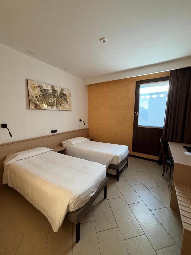 Economy Double or Twin Room,1499385061:JPEG