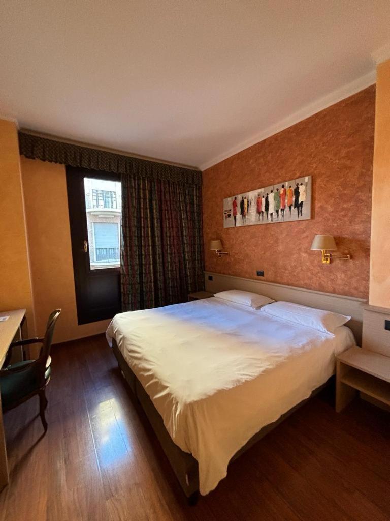 Standard Double or Twin Room,1499385076:JPEG